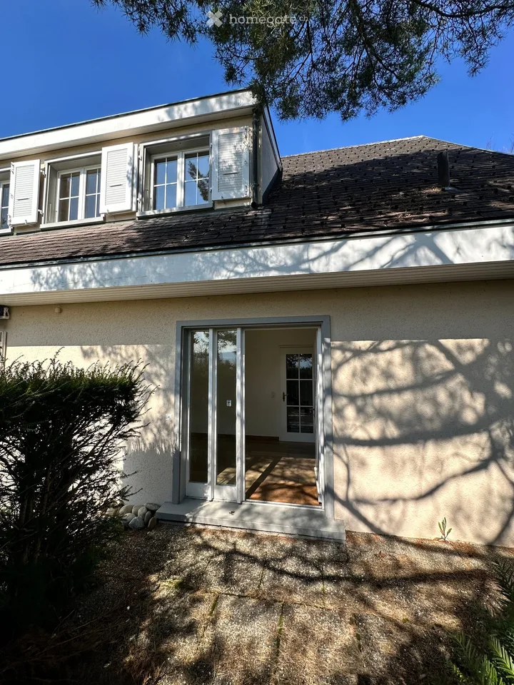 Charming 7-bedroom villa with a pool and panoramic views in Oberwil, Basel-Landschaft