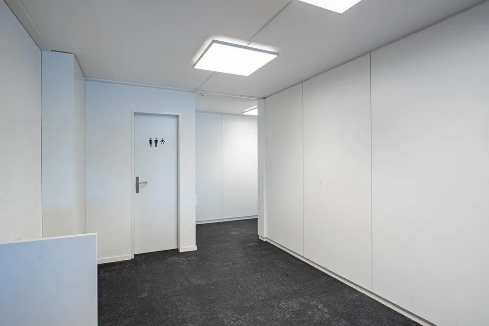 Bezugsbereite Büro-/Praxisfläche im 1. OG – Foto 8 von 13