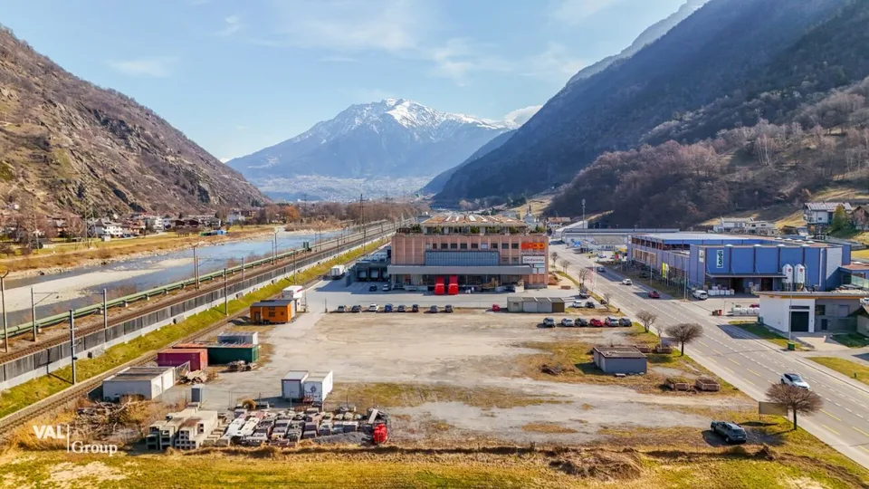 Terreno edificabile in una posizione molto frequentata, strategicamente attraente, in affitto o in diritto di costruzione