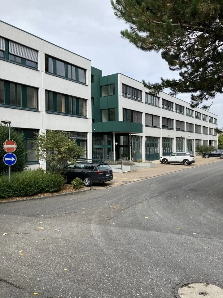 Ensemble commercial modulable : 1 562 m2 ou 2 locaux de 781 m2