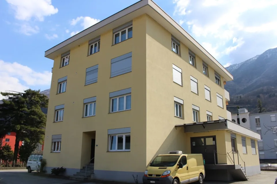 CADENAZZO - Großes 4.5-Zimmer-Apartment komplett renoviert