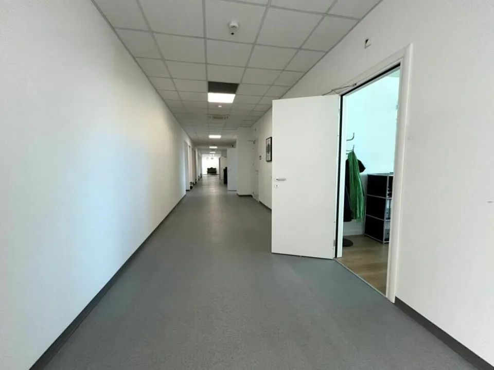 Flächen für Büro-, Labor- oder Lagerverwendung, die unterteilt werden können