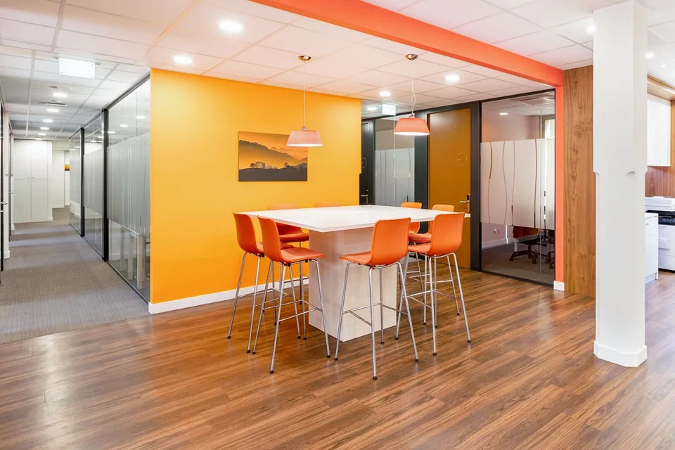 Bureau tout compris pour 2 au Regus Quartier Maghetti