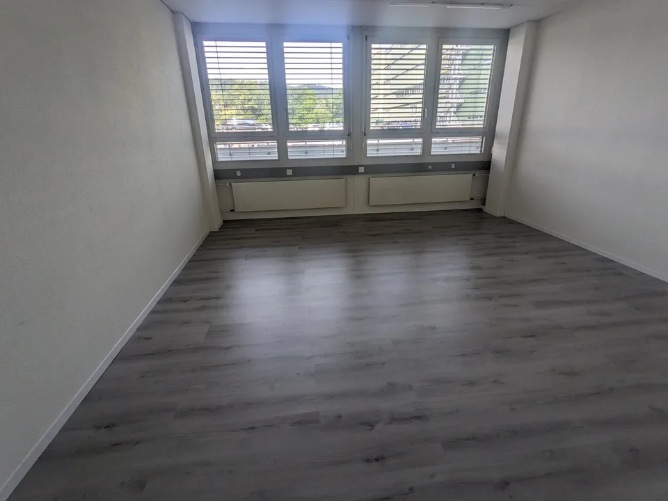 Locaux de bureau lumineux à louer dans la zone industrielle de Dietikon – photo 6 sur 7