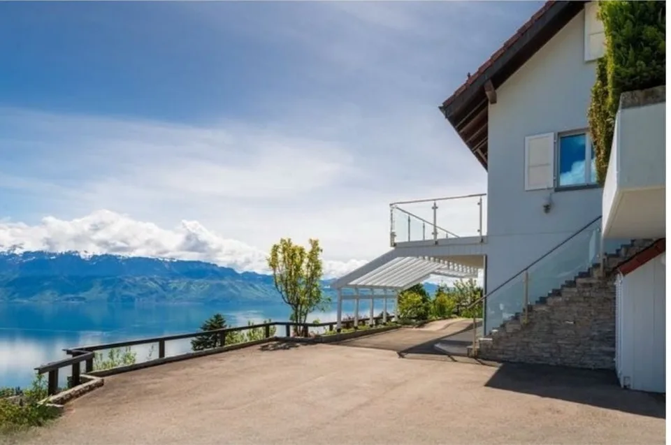 Casa indipendente con vista lago