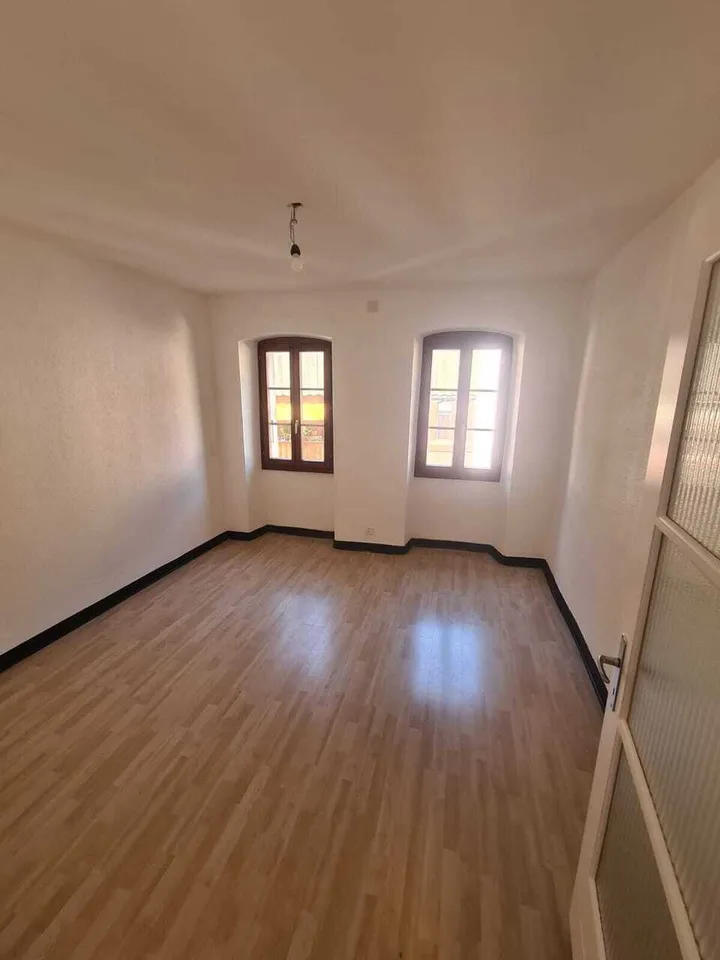 Wohnung im Dachgeschoss mit 4,5 Zimmern, komplett renoviert im 1. Stock