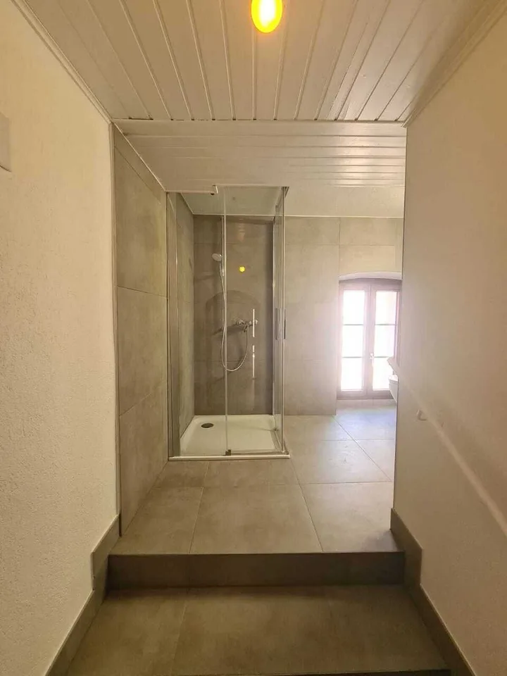 Wohnung im Dachgeschoss mit 4,5 Zimmern, komplett renoviert im 1. Stock