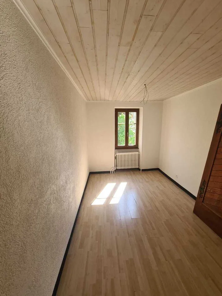 Wohnung im Dachgeschoss mit 4,5 Zimmern, komplett renoviert im 1. Stock