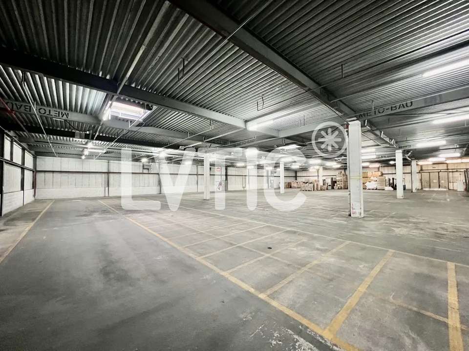 Dépôt logistique de 2200 m2 à louer à Etoy