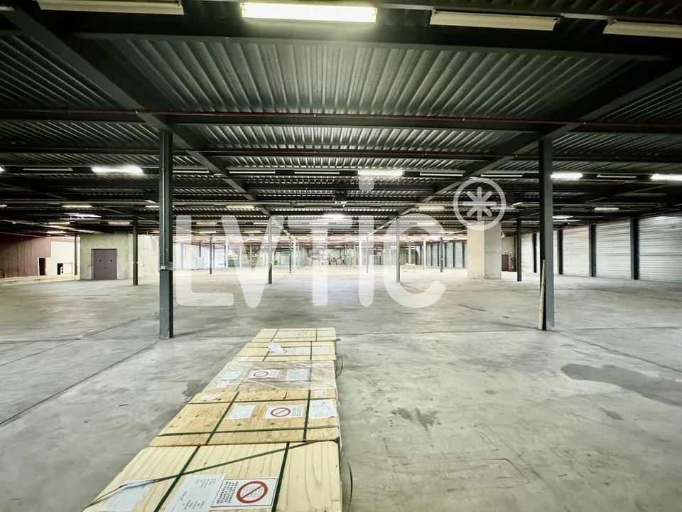 Magazzino logistico di 2200 m2 in affitto a Etoy