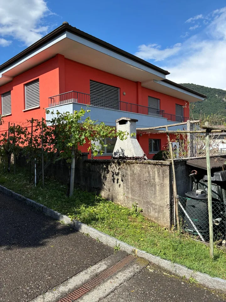 Maison unifamiliale charmante avec garage à Castel San Pietro