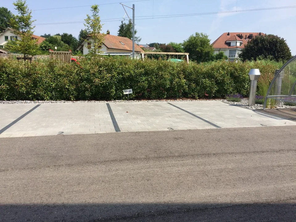 Aussenparkplatz an zentraler Lage in Biberist zu vermieten