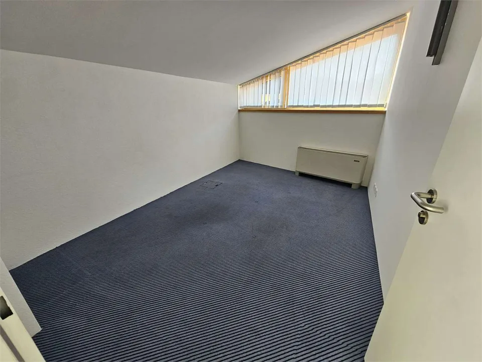 Centre-ville de Lugano, bureau au 7e étage avec 7,5 pièces