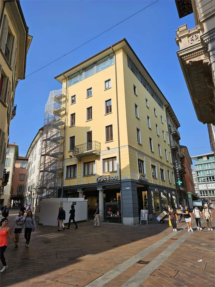 Lugano centro, ufficio ultimo piano 7.5 locali