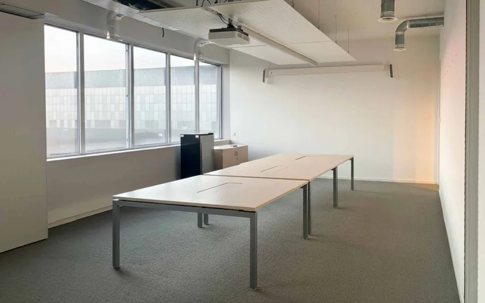 732 m² di uffici e laboratori a Meyrin