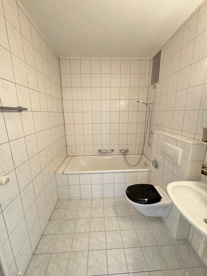 Helle 4-Zimmer-Wohnung mit Balkon iim Stadtzentrum