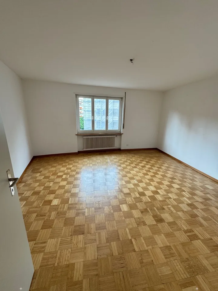 Helle 4-Zimmer-Wohnung mit Balkon iim Stadtzentrum