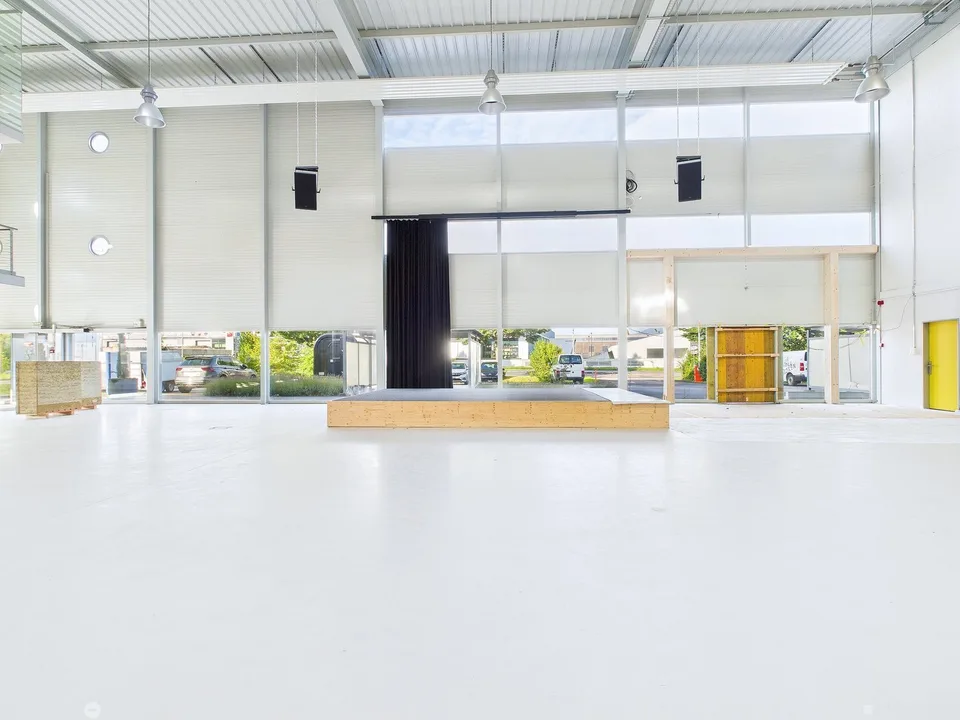 Verkaufs- und Bürofläche im Erdgeschoss im Industriequartier