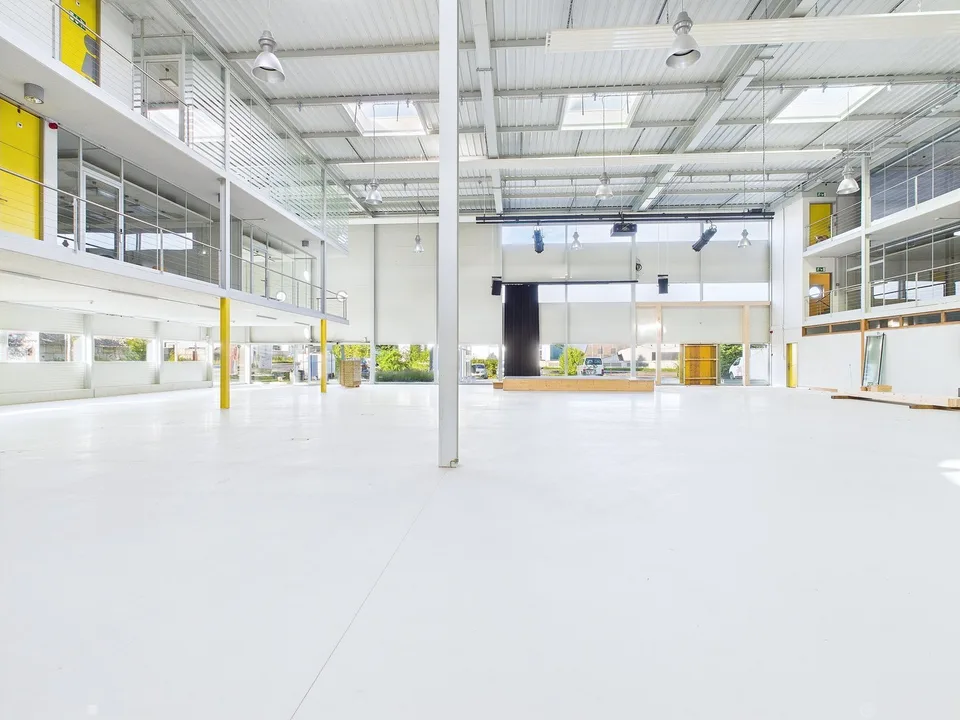 Verkaufs- und Bürofläche im Erdgeschoss im Industriequartier