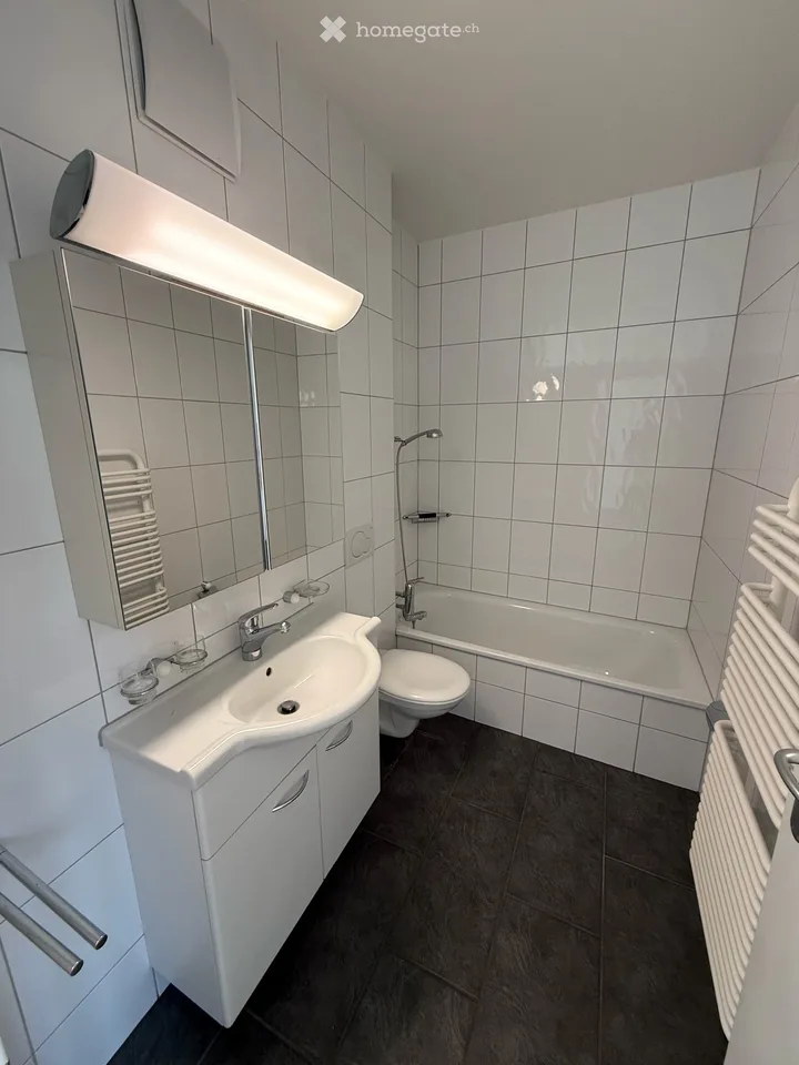 Helle 2.5-Zimmer-Wohnung in gepflegtem Zweifamilienhaus