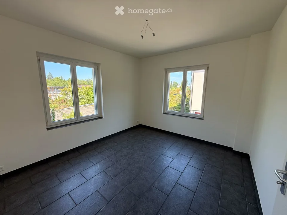 Helle 2.5-Zimmer-Wohnung in gepflegtem Zweifamilienhaus