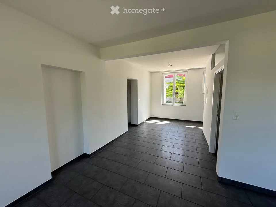 Helle 2.5-Zimmer-Wohnung in gepflegtem Zweifamilienhaus