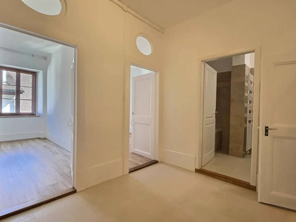 Geräumige 5,5-Zimmer-Wohnung mit Charme im Herzen der Altstadt von Cossonay – Foto 9 von 12