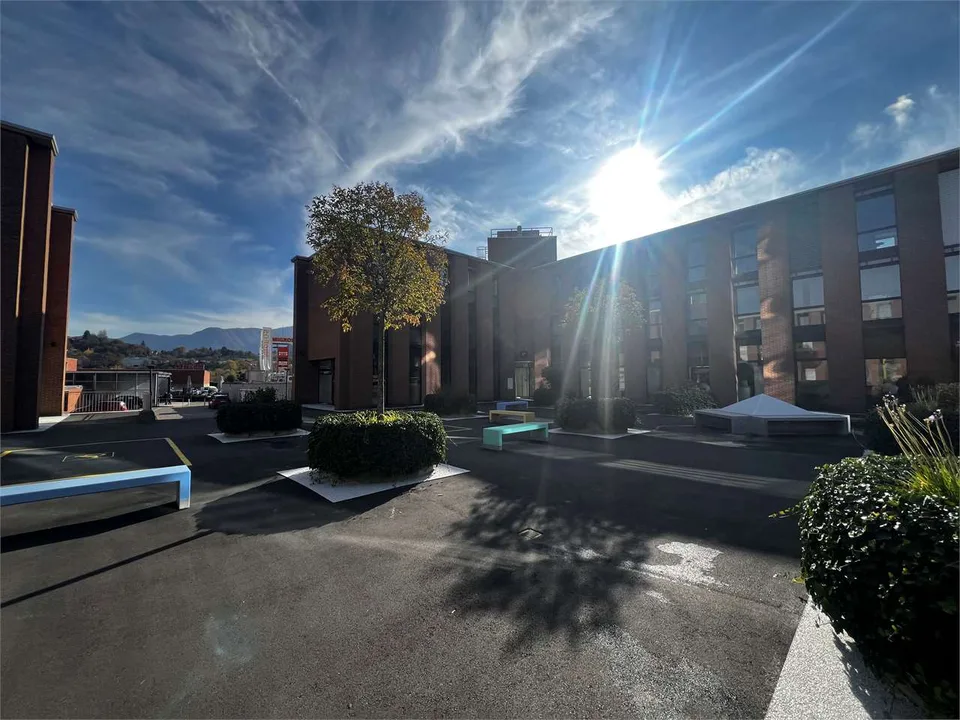 Rif. 2642 - World Trade Center, Agno - ufficio/studio medico in affitt