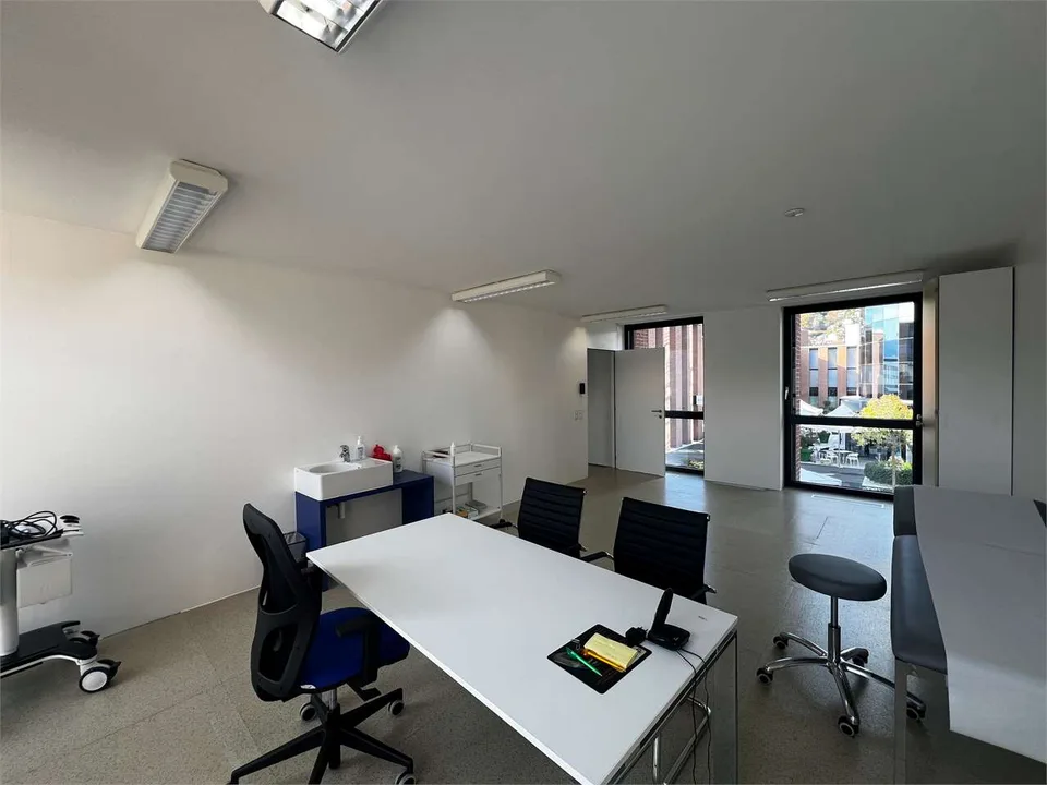 Rif. 2642 - World Trade Center, Agno - Büro/Arztpraxis zur Miete
