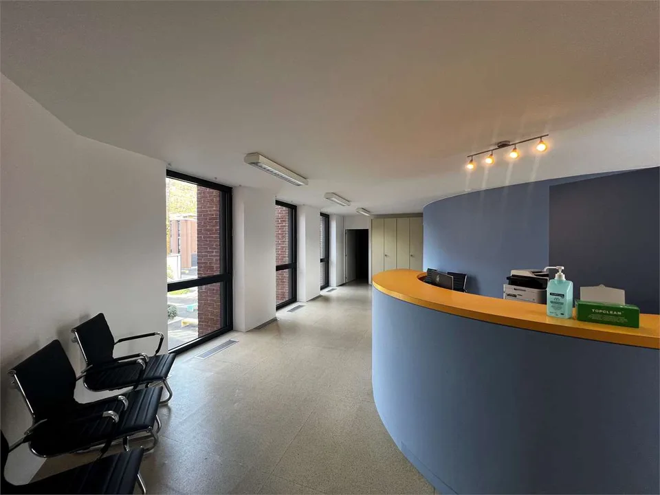 Rif. 2642 - World Trade Center, Agno - Büro/Arztpraxis zur Miete