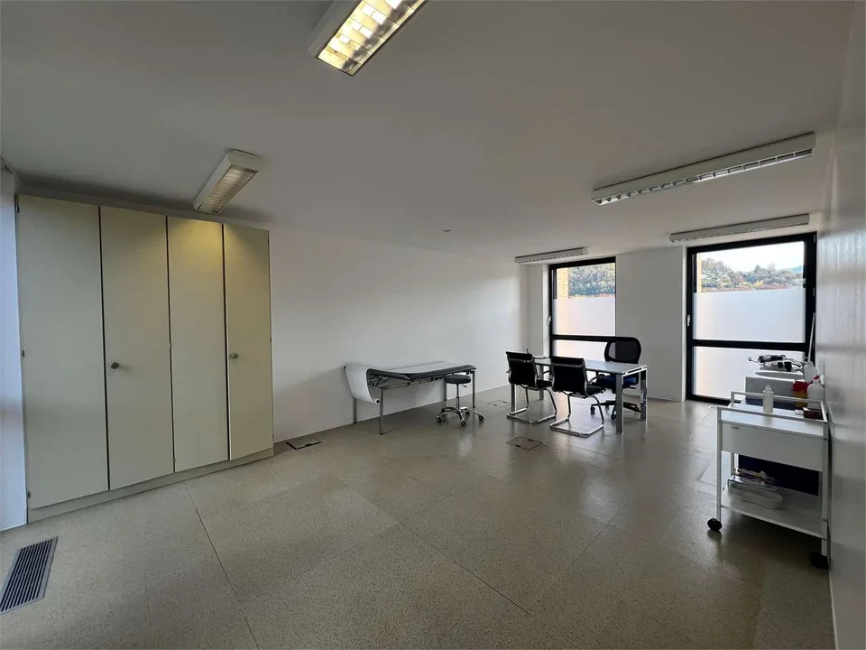 Rif. 2642 - World Trade Center, Agno - Büro/Arztpraxis zur Miete