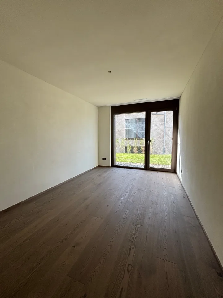 NEUBAU: Sehr grosse 3.5-Zimmer-Wohnung mit 347m2 Garten