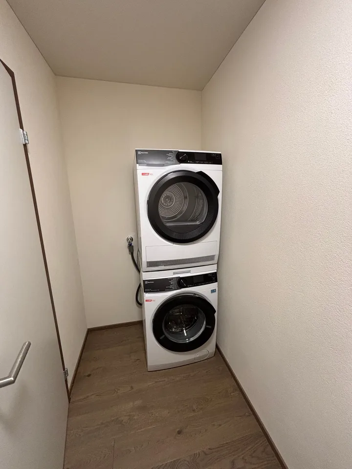 NEUBAU: Sehr grosse 3.5-Zimmer-Wohnung mit 347m2 Garten