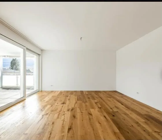 Appartamento moderno di 3 locali con balcone e vista panoramica a Reinach