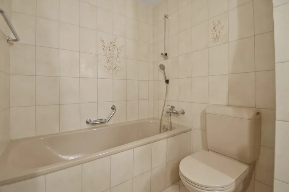 Moderne 4.5-Zimmer-Wohnung mit praktischem Zusatzraum – Foto 9 von 12