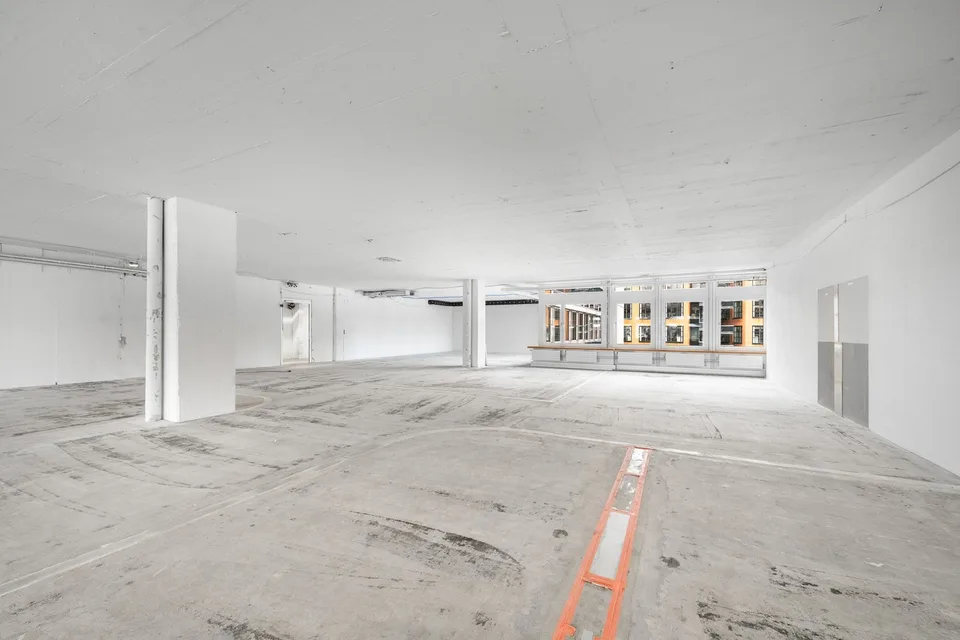 Espace commercial/bureautique lumineux et spacieux dans un emplacement central