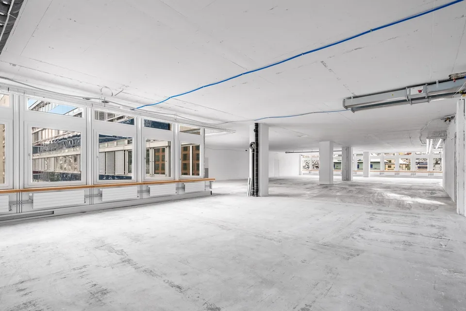 Espace commercial/bureautique lumineux et spacieux dans un emplacement central