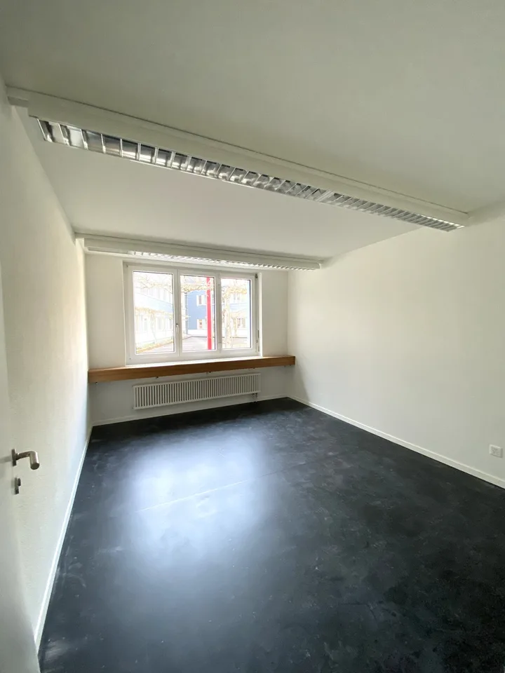 100m2 de bureau, de formation ou de salle de thérapie à Brugg