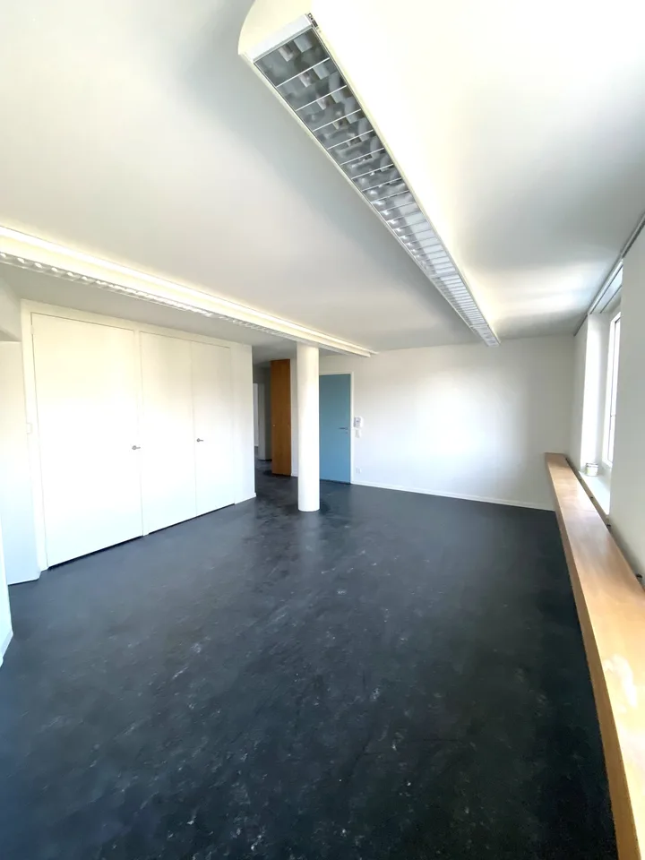 100m2 de bureau, de formation ou de salle de thérapie à Brugg