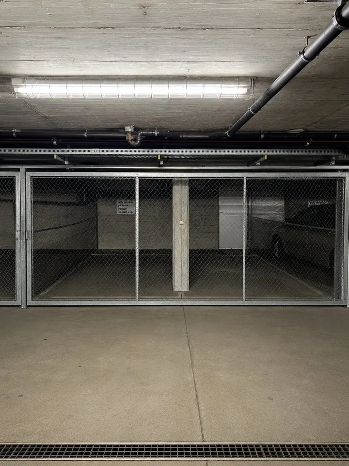 Geschützter Garagenplatz in Einstellhalle