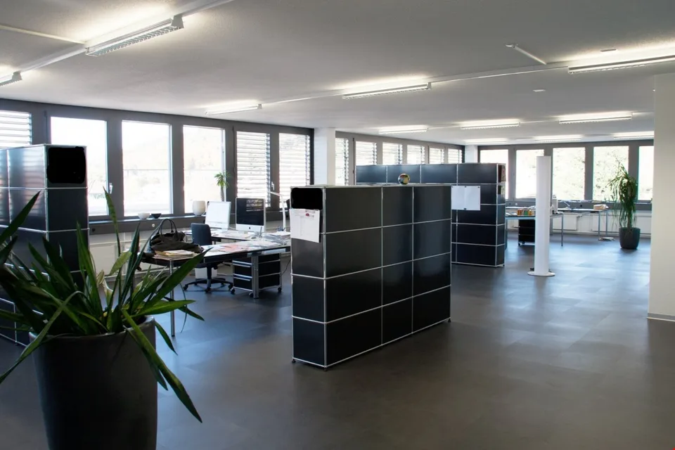 Commercial space: 30 m² to 296 m² - For SMEs and large companies.