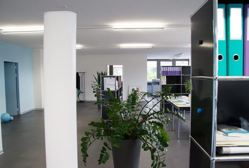 Commercial space: 30 m² to 296 m² - For SMEs and large companies.