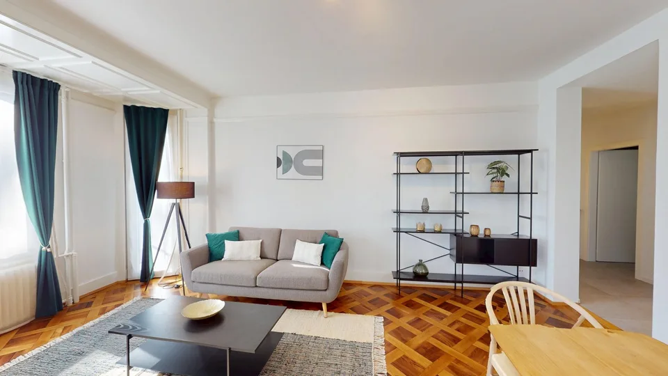 Spacious & Modern 1-Bed Apartment, 2 Bathrooms & Parking