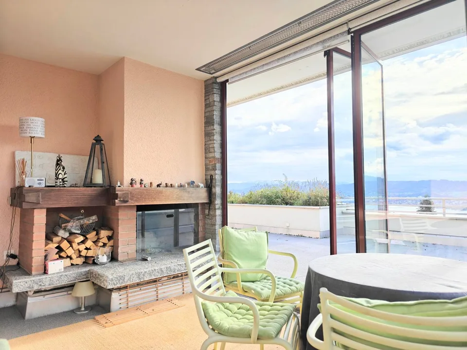 Appartamento attico arredato di 2,5 locali con terrazza da sogno