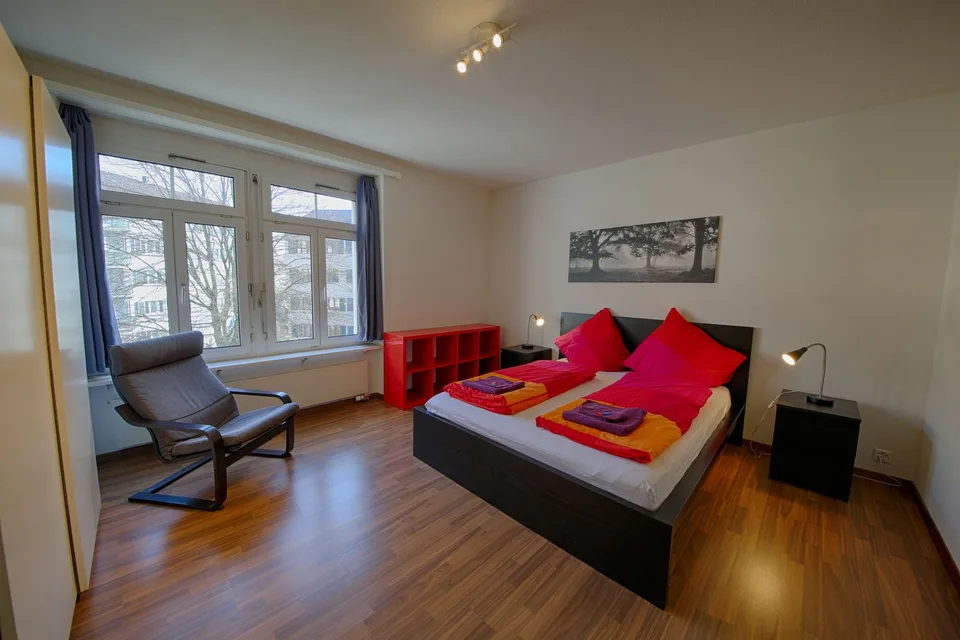 Gemütliche 2.5-Zimmer-Wohnung mit Balkon in Zürich-Oerlikon