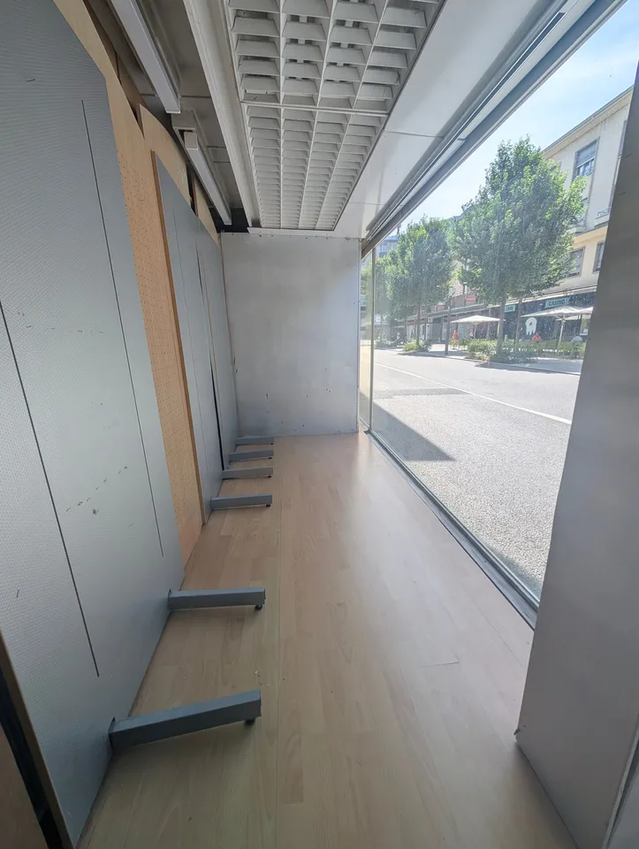 Zu vermieten, eine Gewerbefläche auf zwei Etagen, an der Avenue de la Gare in Martigny!