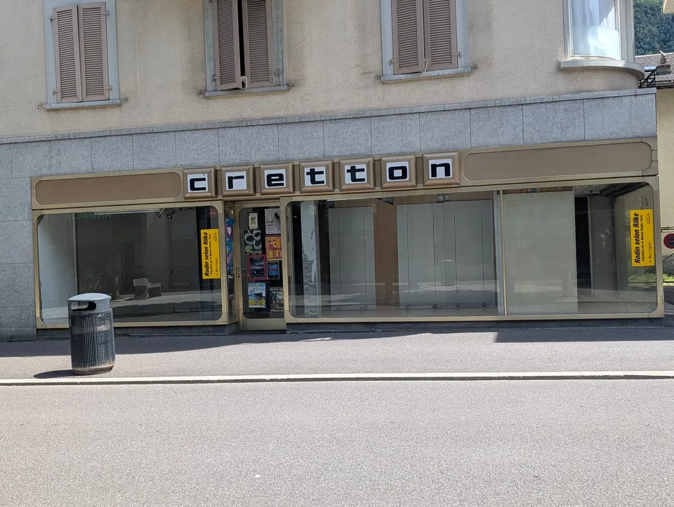Zu vermieten, eine Gewerbefläche auf zwei Etagen, an der Avenue de la Gare in Martigny!