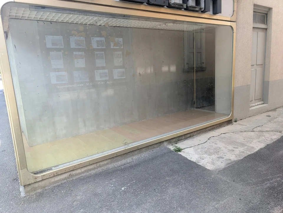 Zu vermieten, eine Gewerbefläche auf zwei Etagen, an der Avenue de la Gare in Martigny!
