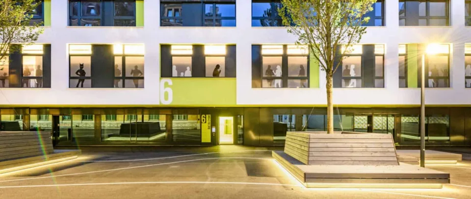 Arcade, showroom, locali NUOVI di 340 m2 in affitto a La Chaux-de-Fonds