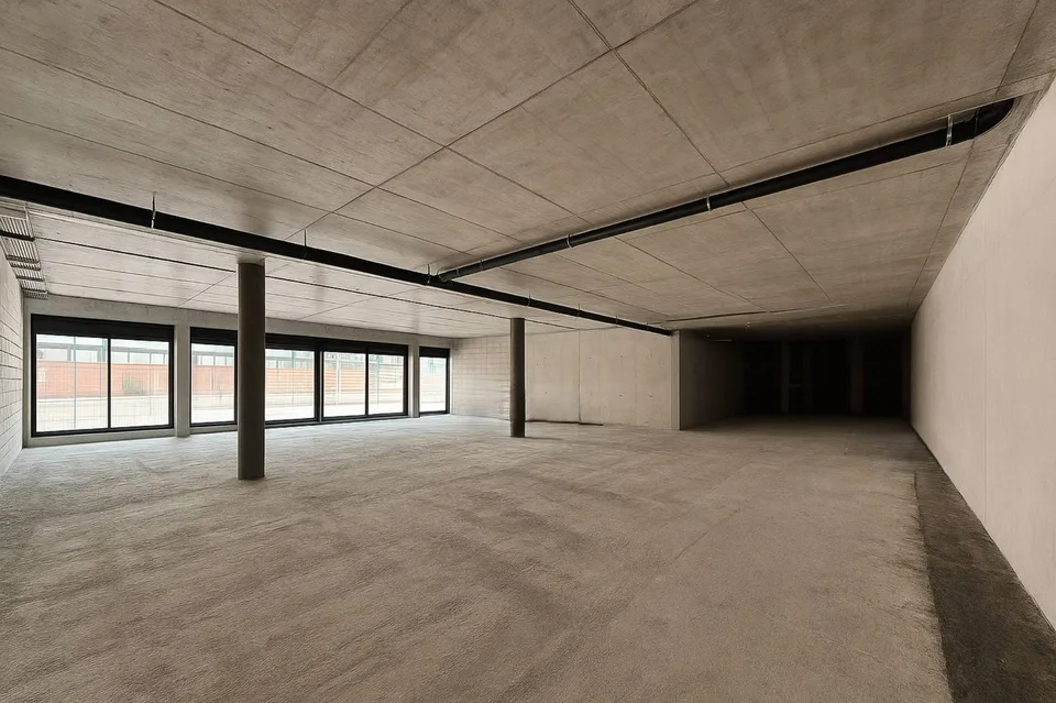 Arcade, showroom, locali NUOVI di 340 m2 in affitto a La Chaux-de-Fonds